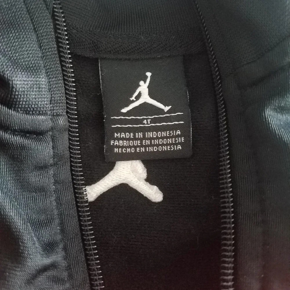 Jordan  Sweatshirts girls size 4T full zip. (V1) - Picture 4 of 7